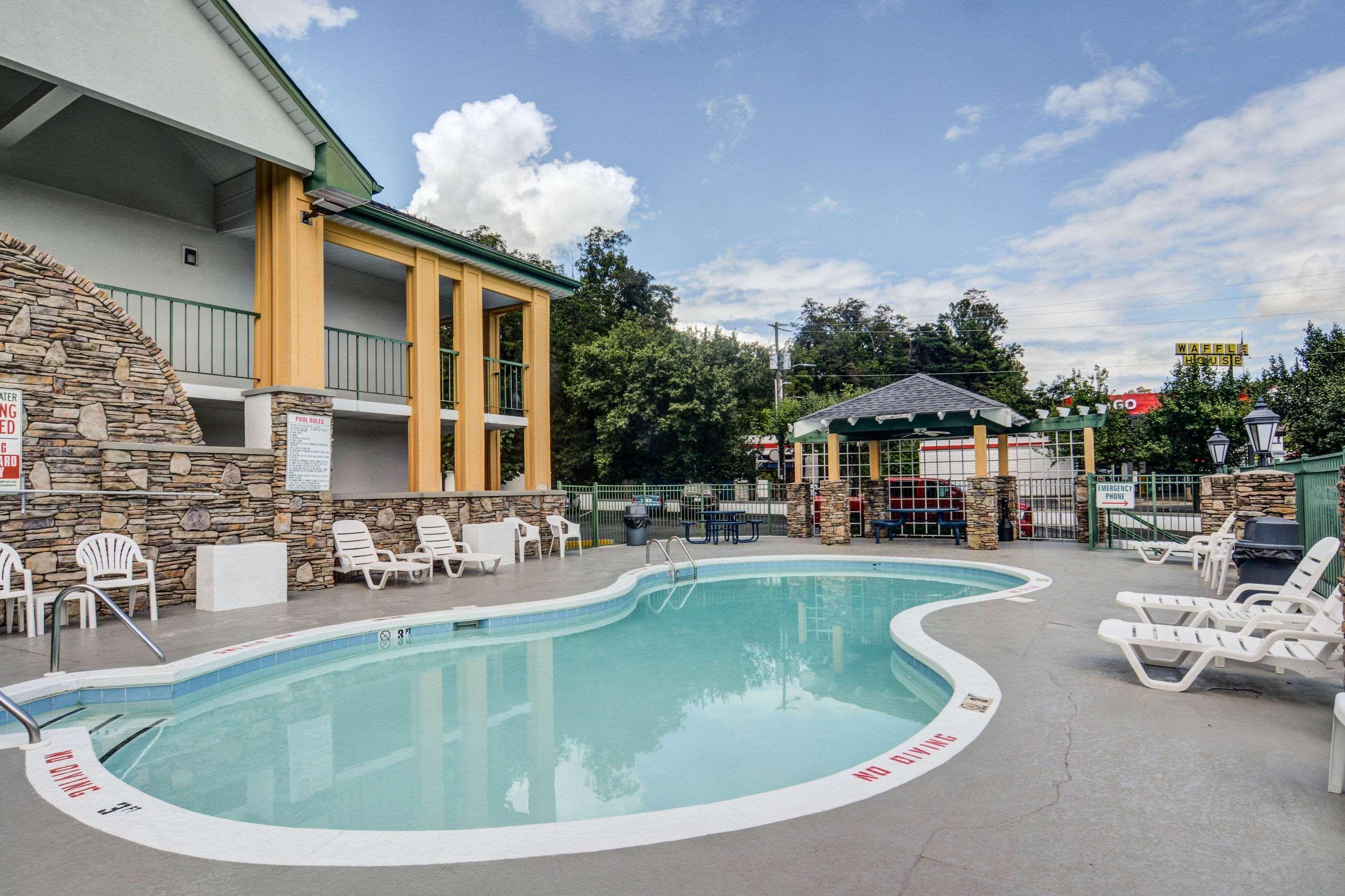 Quality Inn & Suites Biltmore East Asheville Exterior photo