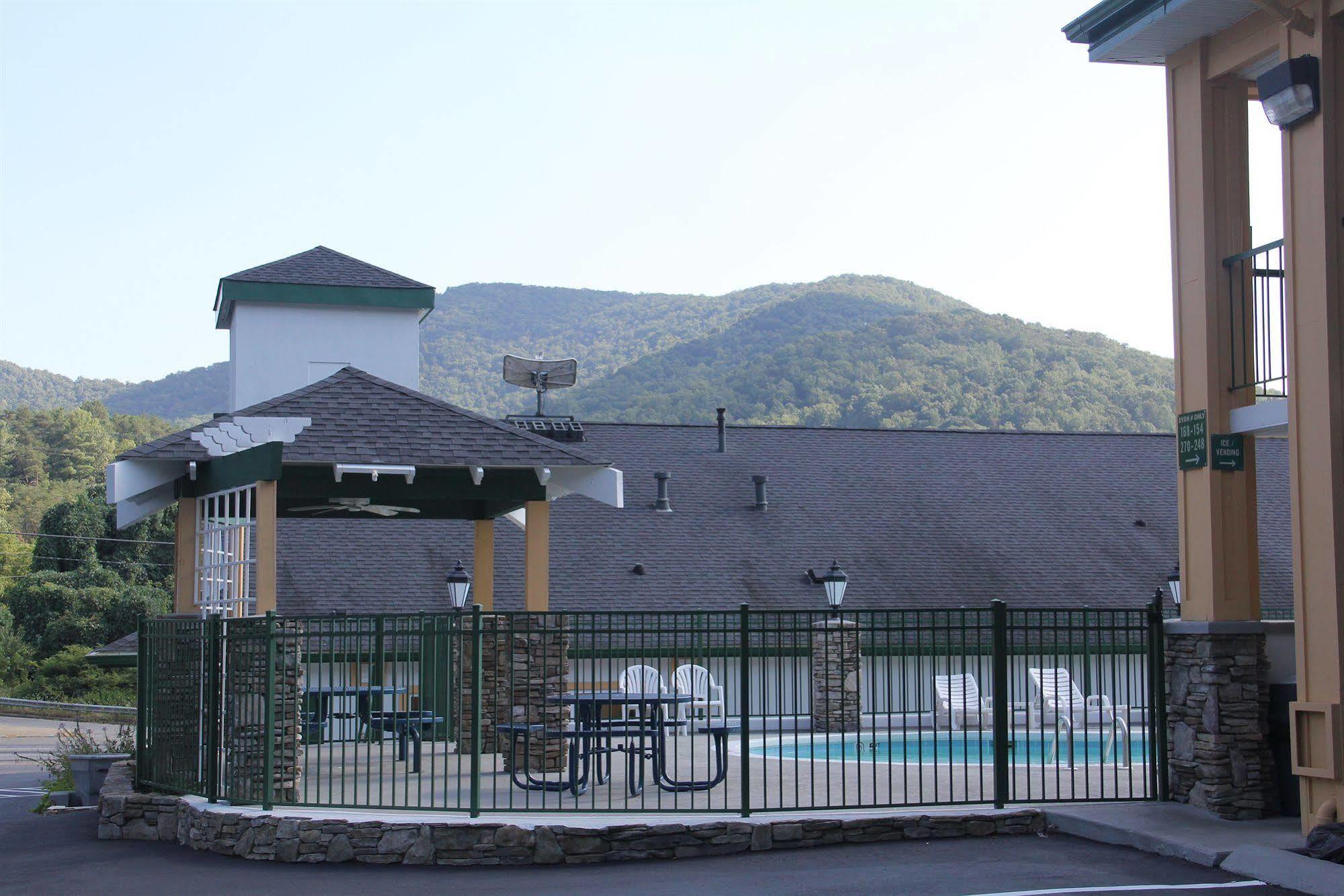 Quality Inn & Suites Biltmore East Asheville Exterior photo